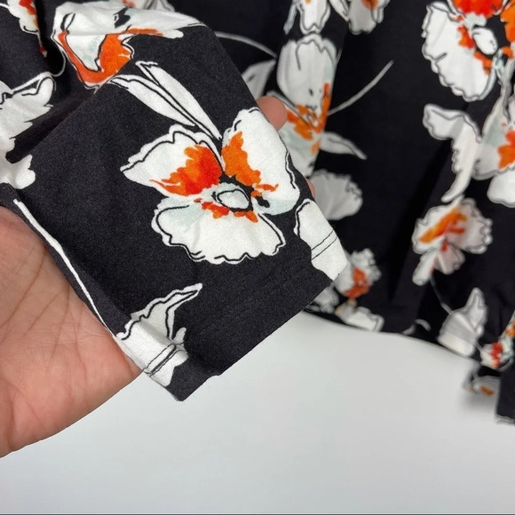 St. John Collection Floral Print Jersey Top Sz M - Picture 8 of 8